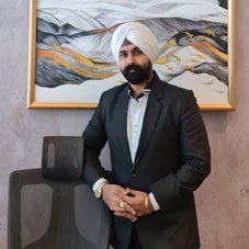 Damanpreet Kochar,   Co-founder & Director