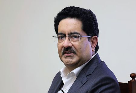 Grasim Industries Targets Rs.2 Lakh Crore Revenue in FY27 img