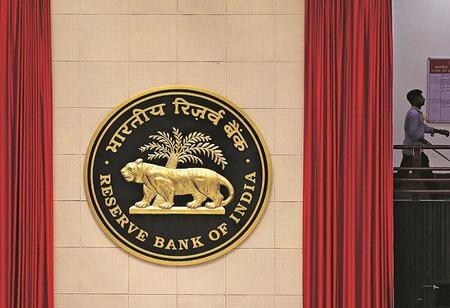 RBI Working Group Proposes Converting Large NBFCs into Banks