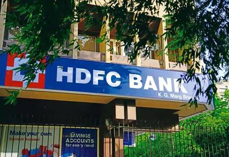 HDFC Bank CEO Comes Forward to Assuage Customers Post RBI's Action on Outages