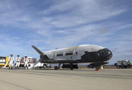 SpaceX Unveils Secretive US Military Spacecraft 