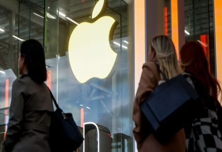 Apple CEO Forecasts Holiday Quarter iPhone Sales 