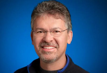 Apple’s Head of AI John Giannandrea Steps Down