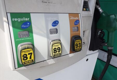 US Gasoline Hits $ 4 per Gallon as Iran War Drives Up Fuel Prices 