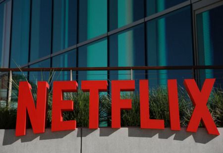 Netflix Tumbles as Weak Growth, Viewership Data Spook Investors