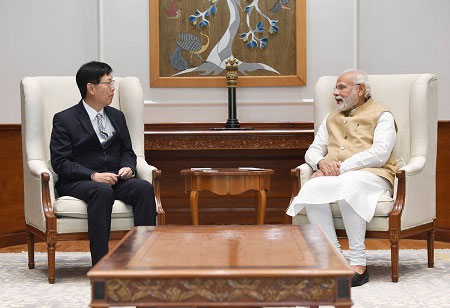 Modi meets Foxconn Chief Young Liu, Hails Manufacturing Plans for India